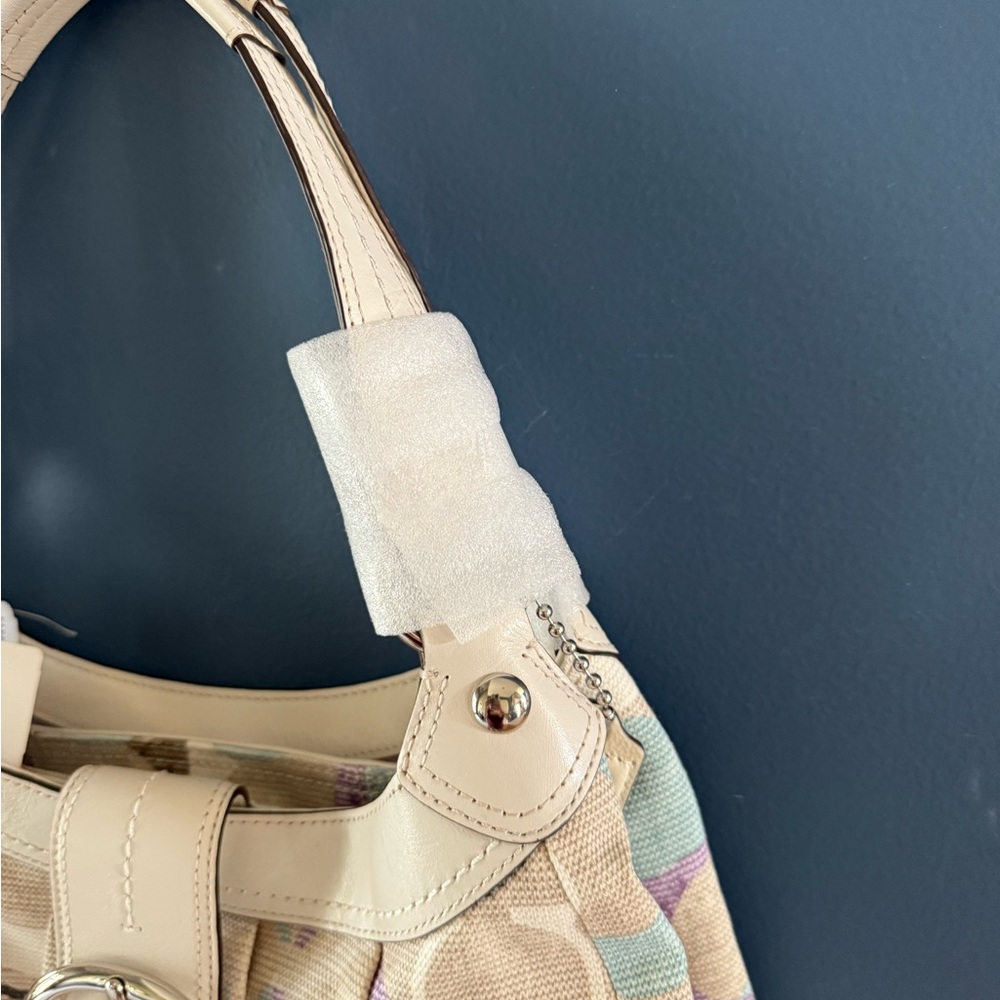 Coach Cream and Tan Shoulder Bag with Signature Pattern - Picture 5 of 11